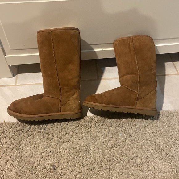 Uggs, great condition camel colored UGG boots - Picture 8 of 8